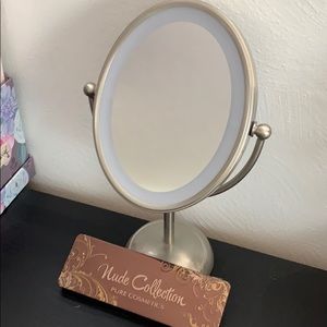 BUNDLE! Eyeshadow and light up mirror